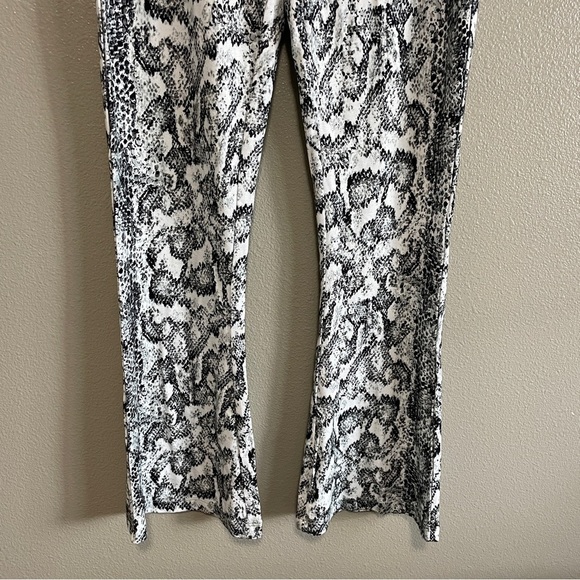 Urban Outfitters Allie Printed Kick Flare Pant- Medium - Picture 8 of 14